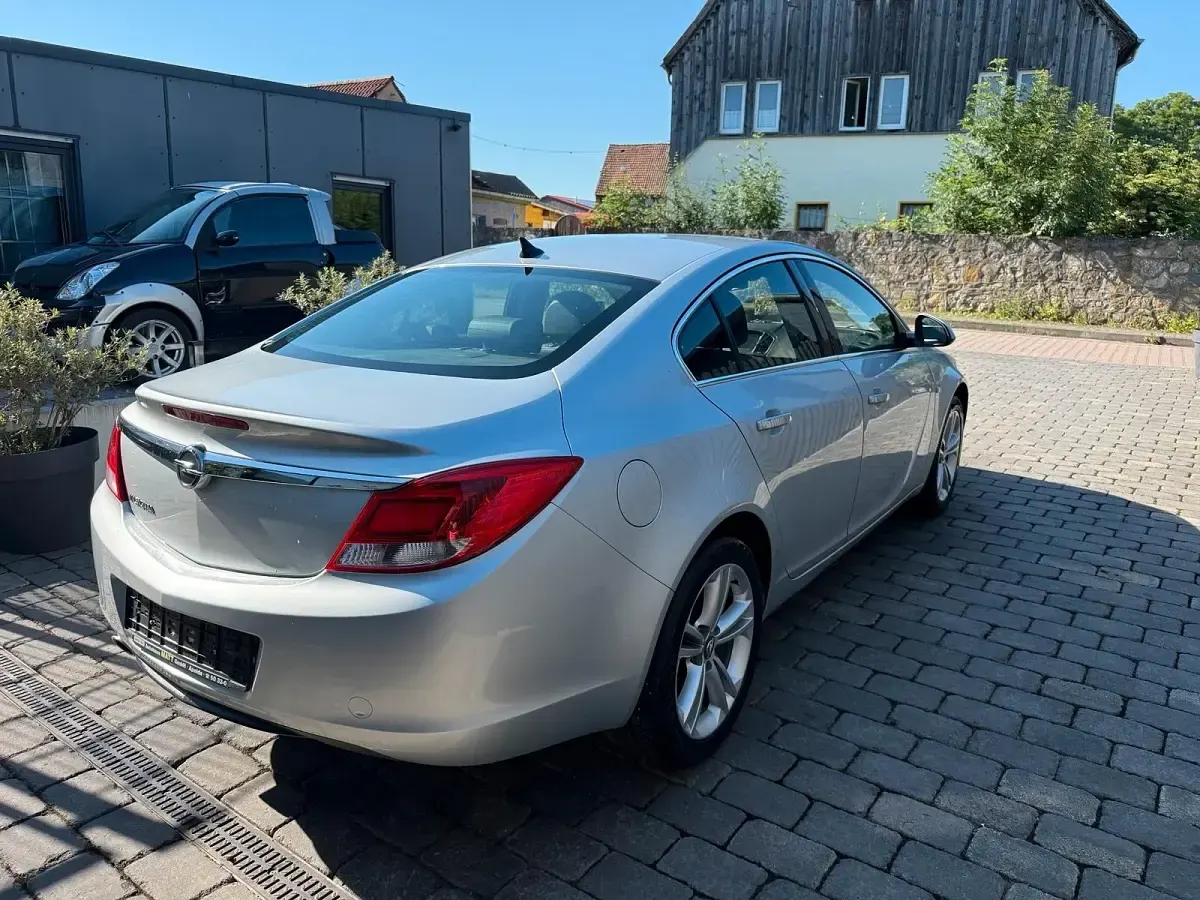 Gebraucht Opel Insignia 140 PS (102 kW) 2009 Silber Limousine