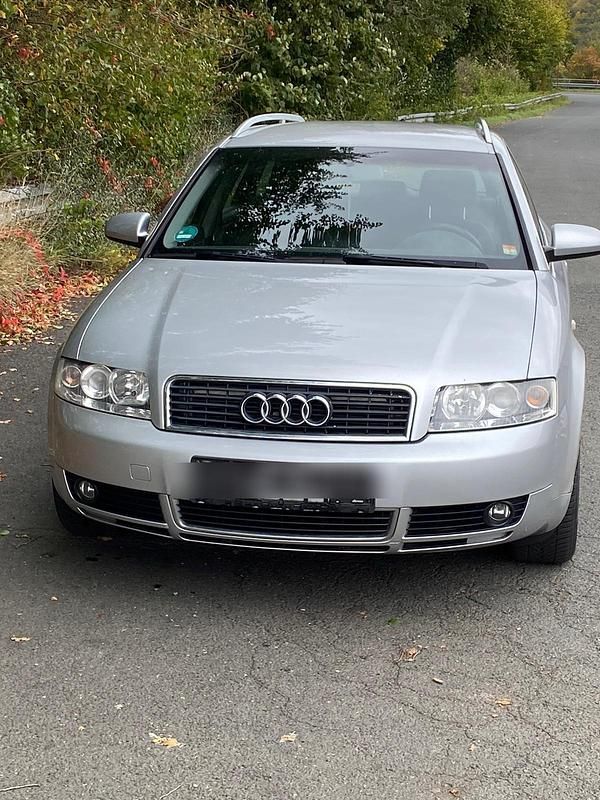 Silber Gebraucht 2004 Audi A4 Kombi | 1.950 € (Guter Preis) - Bild 1/4