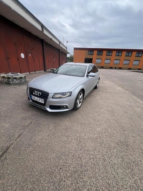 Silber Gebraucht 2012 Audi A4 S-Line Kombi | 5.000 € - Bild 1/4