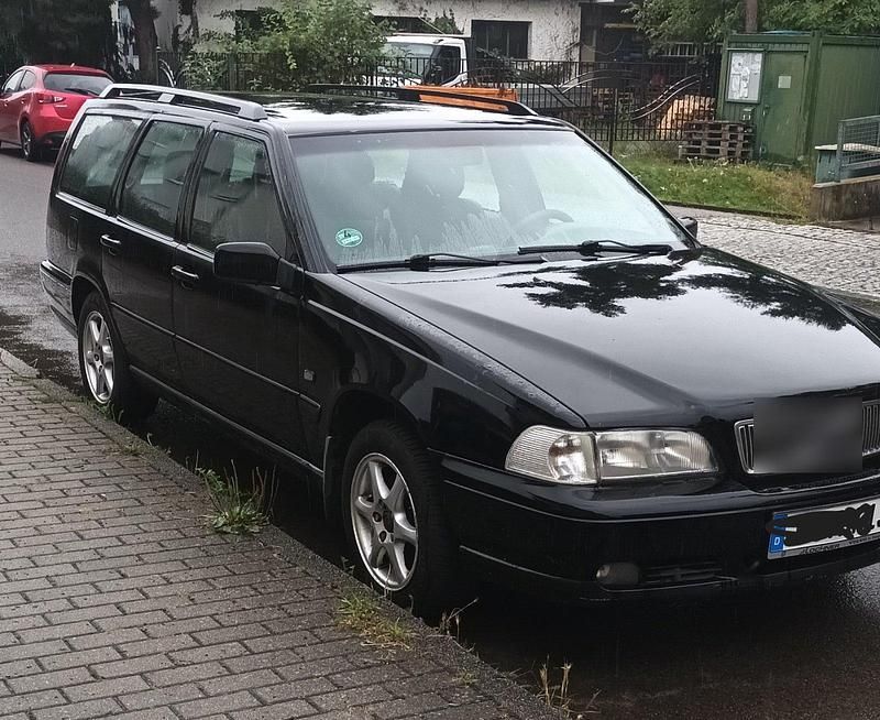 Schwarz Gebraucht 2000 Volvo V70 Kombi | 550 € - Bild 1/4