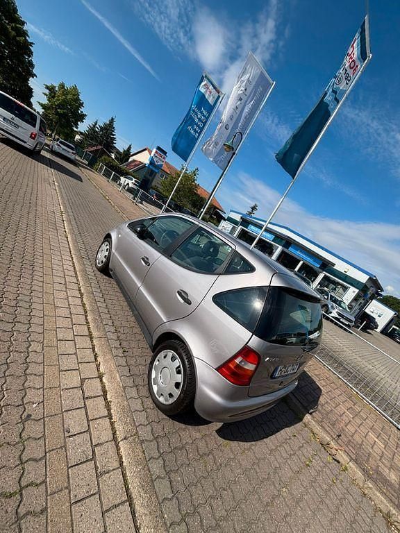 Silber Gebraucht 1999 Mercedes A140 Classic Van / Kleinbus | 1.729 € (Fairer Preis) - Bild 1/4