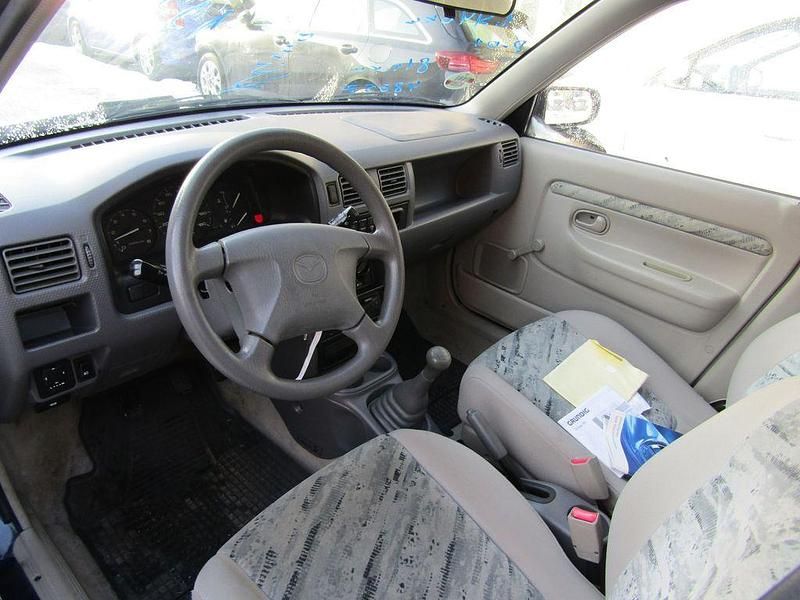 Gebraucht Mazda Demio 63 PS (46 kW) 2000 Blau Kleinwagen