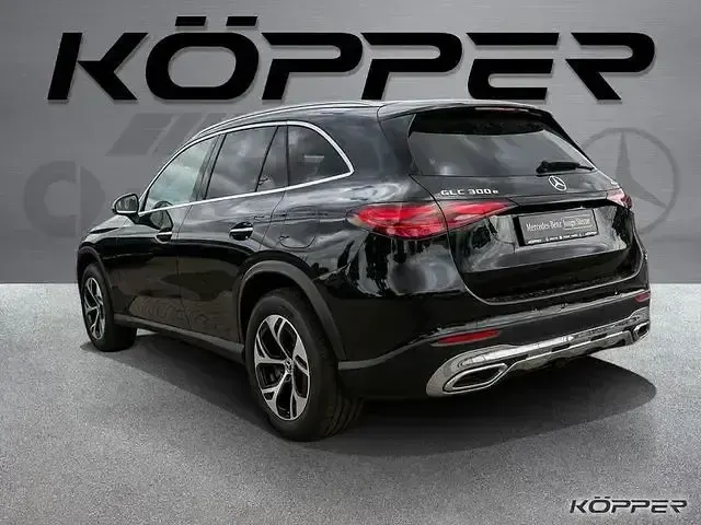 Gebraucht Mercedes GLC300e Avantgarde 360 PS (264 kW) 2025 Schwarz SUV