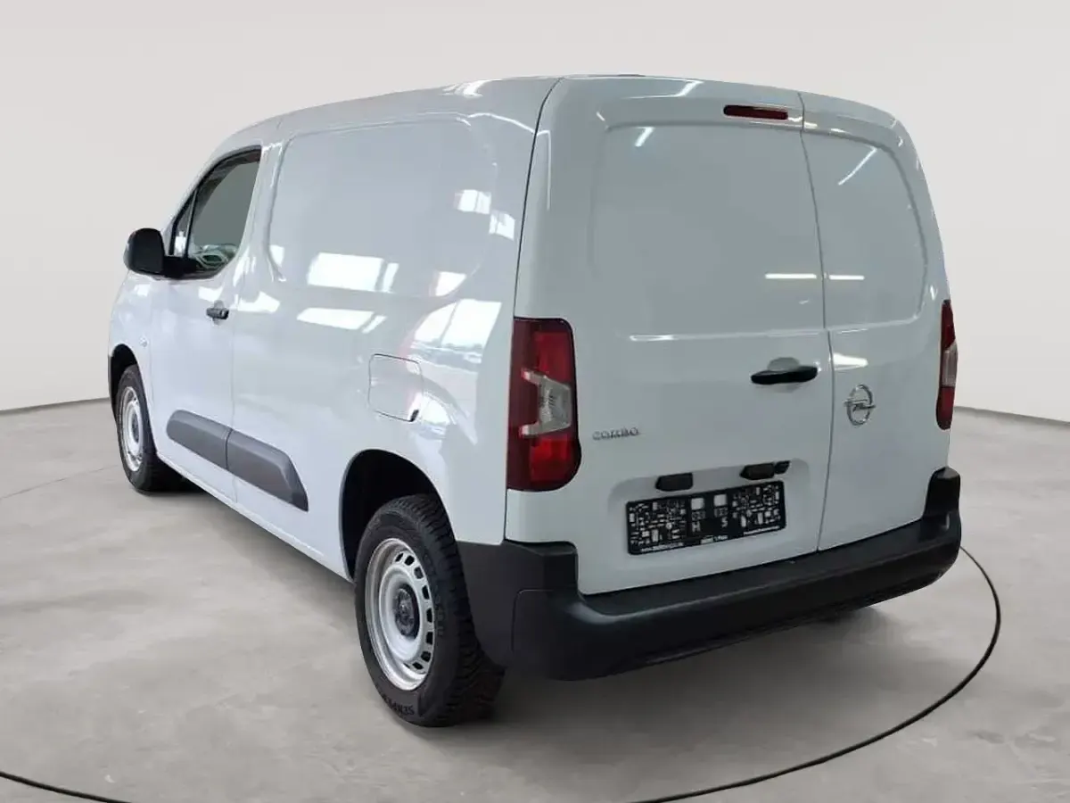 Gebraucht Opel Combo 102 PS (75 kW) 2024 Kaolin weiß Van / Kleinbus