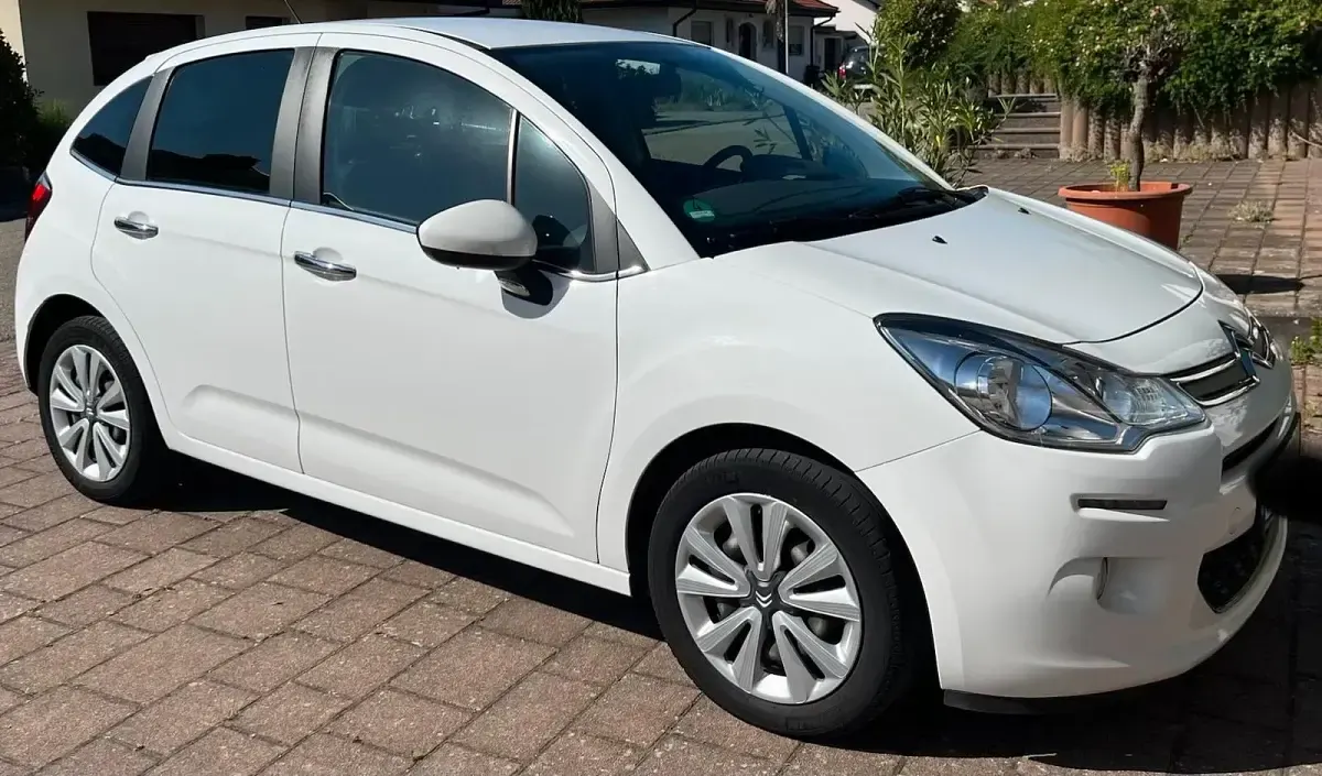 Gebraucht Citroën C3 SELECTION 99 PS (72 kW) 2015 Weiß Kleinwagen
