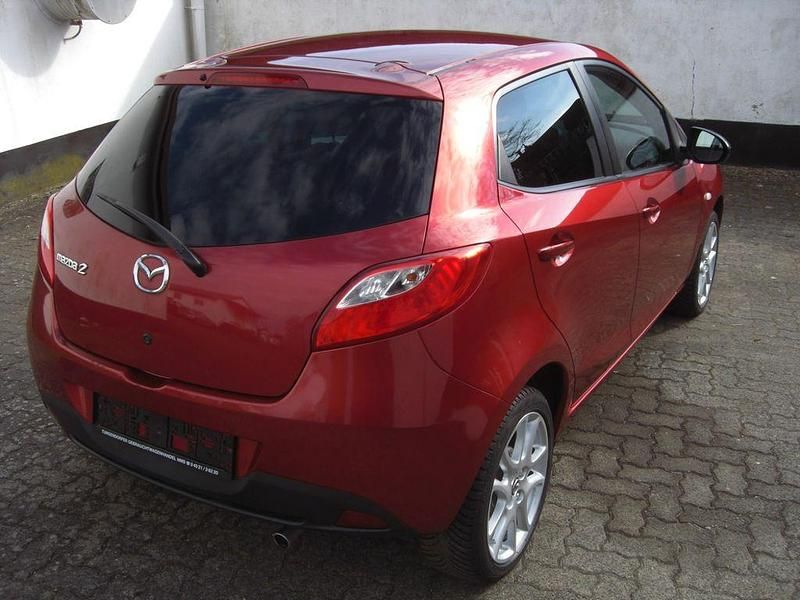 Gebraucht Mazda 2 Kenko 84 PS (61 kW) 2013 Rot Kleinwagen