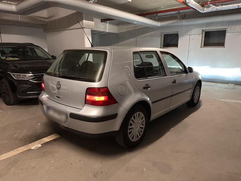 Brugt VW Golf IV 101 HK (74 kW) 2002 Sølv Hatchback