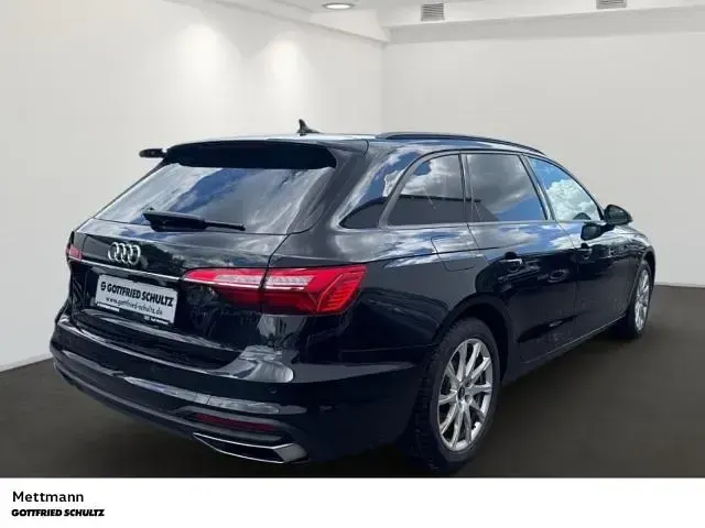 Gebraucht Audi A4 Business 150 PS (110 kW) 2022 Mythosschwarz metallic Kombi