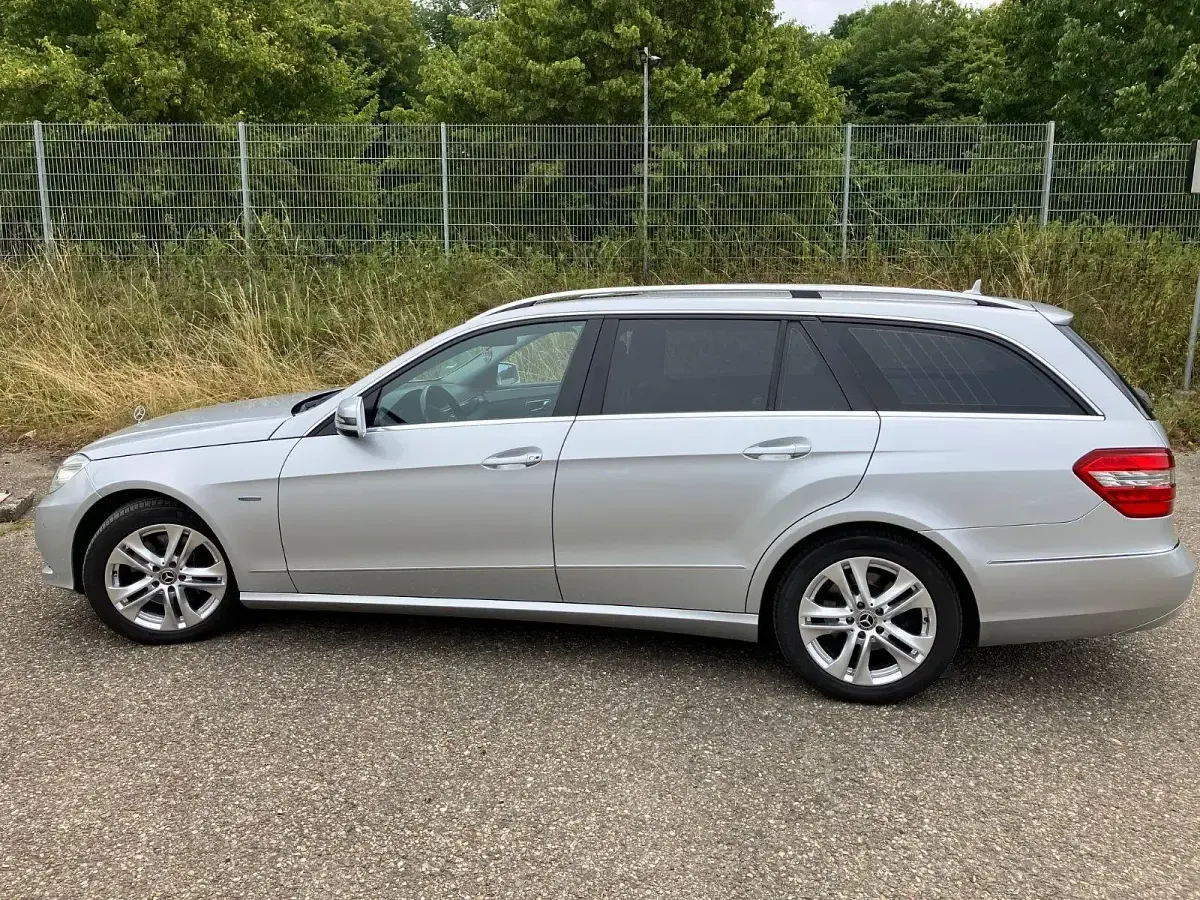 Gebraucht Mercedes E250 Avantgarde 204 PS (150 kW) 2010 Silber Kombi