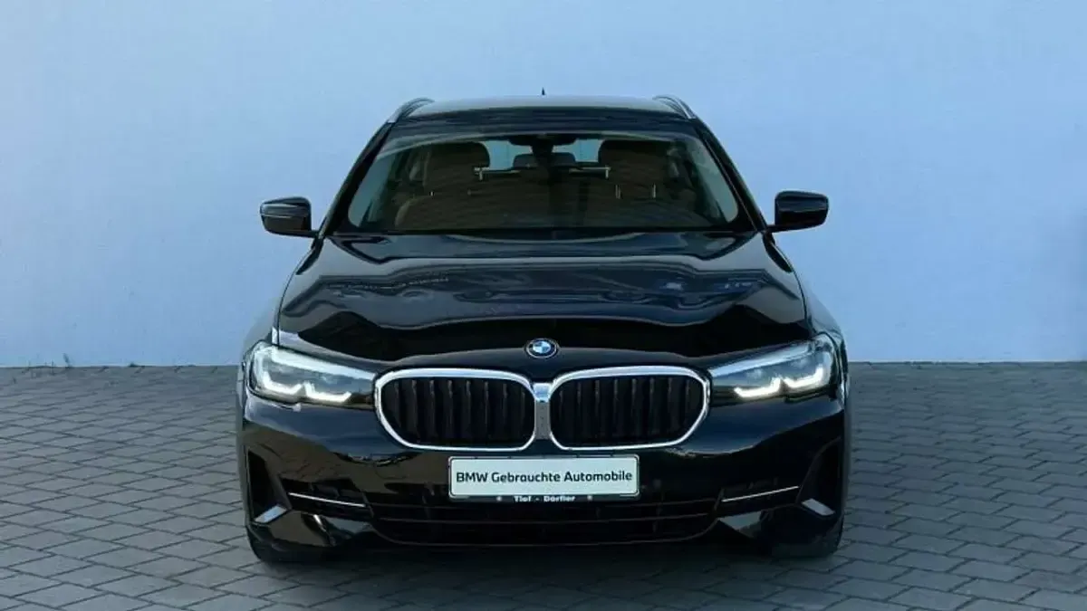 Gebraucht BMW 520 184 PS (135 kW) 2021 Schwarz uni Kombi