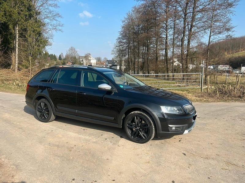 Gebraucht Skoda Octavia 184 PS (135 kW) 2015 Schwarz Kleinwagen
