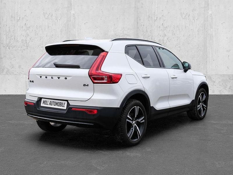 Gebraucht Volvo XC40 Plus 197 PS (144 kW) 2025 Crystal white / metallic SUV