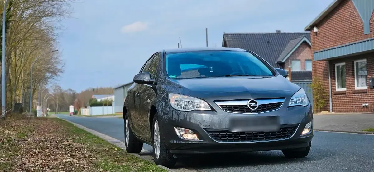 Usata Opel Astra 100 CV (73 kW) 2012 Andere farben Utilitaria
