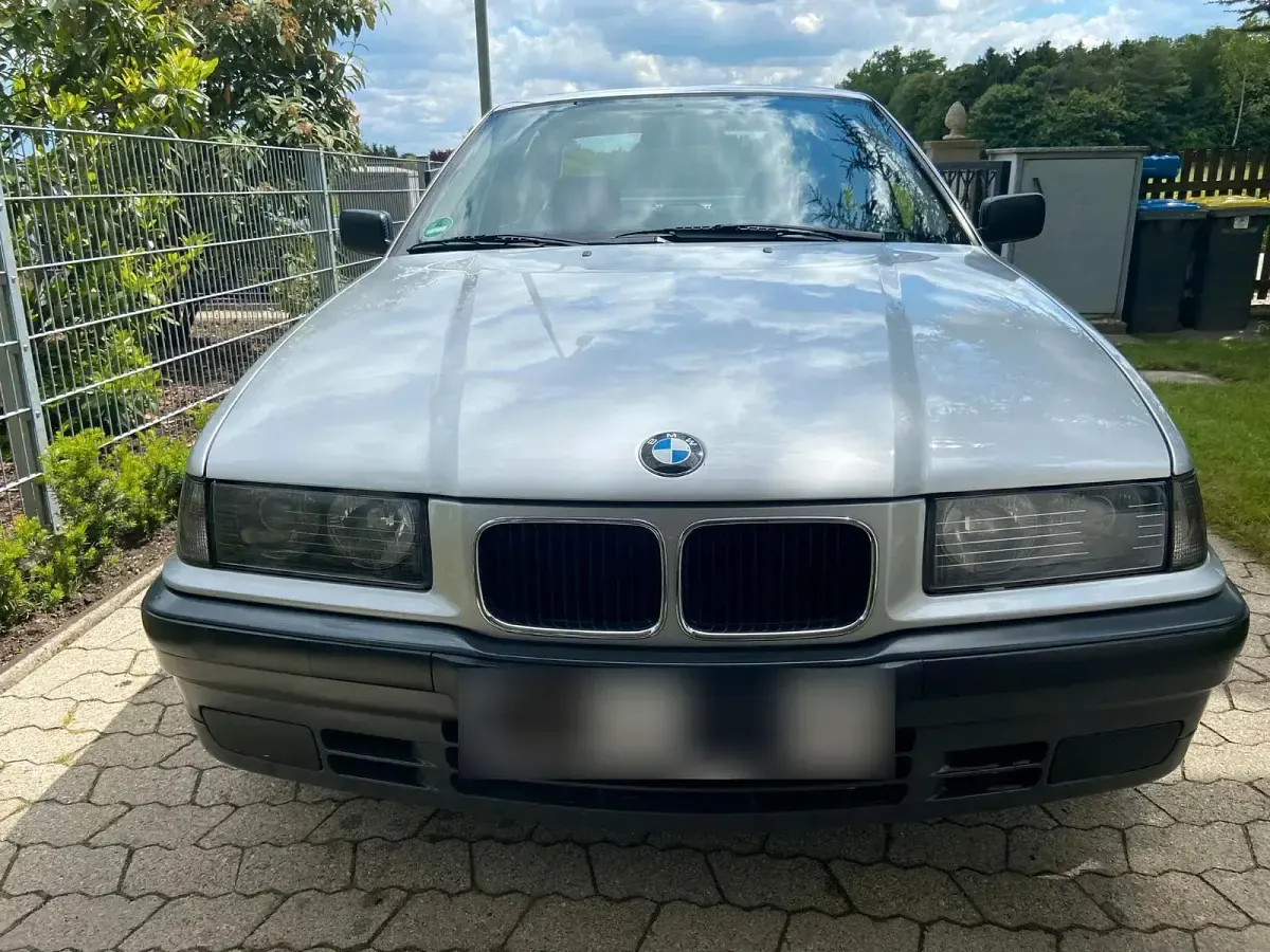 Gebraucht BMW 316 99 PS (72 kW) 1993 Silber Limousine