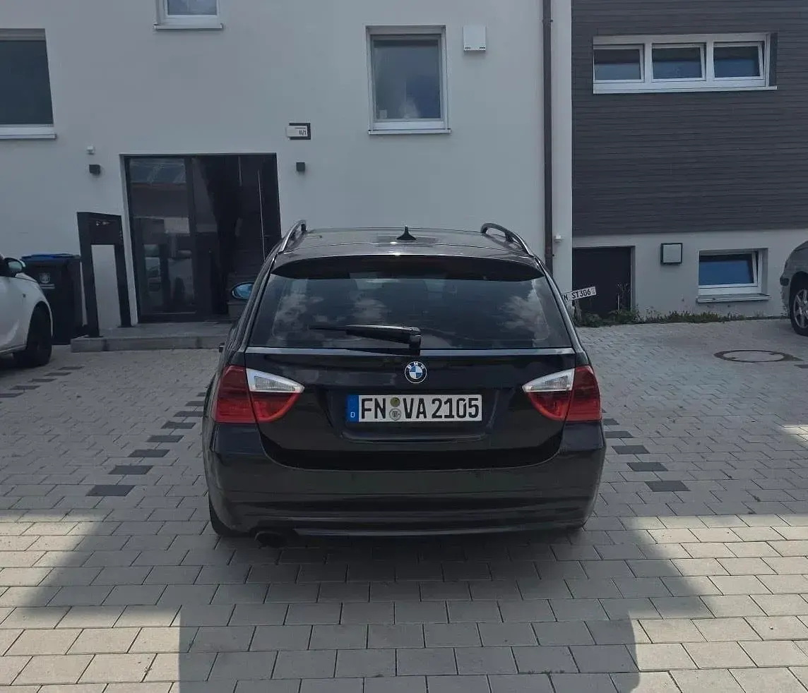Gebraucht BMW 320 177 PS (130 kW) 2008 Schwarz Kombi