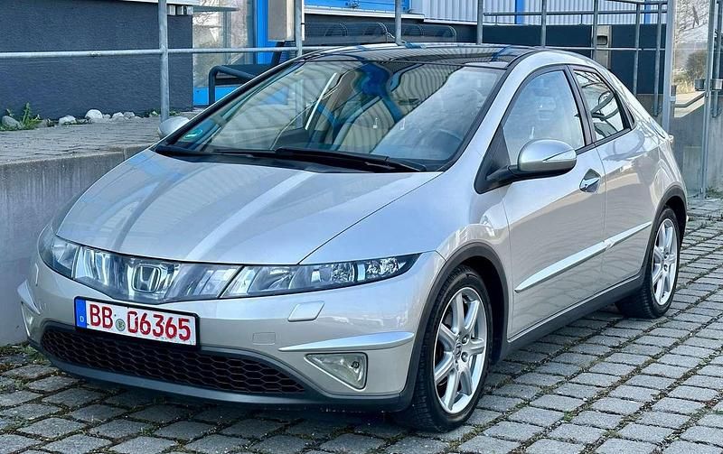 Gebraucht Honda Civic 140 PS (102 kW) 2006 Champagne silver m. Kleinwagen