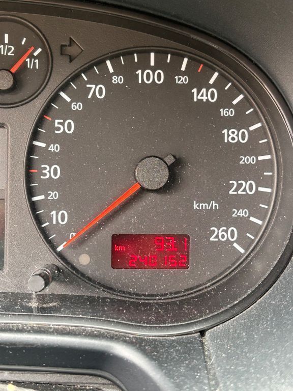Grau Gebraucht 2000 Audi A3 Ambiente Limousine | 1.050 € (Guter Preis) - Bild 1/4