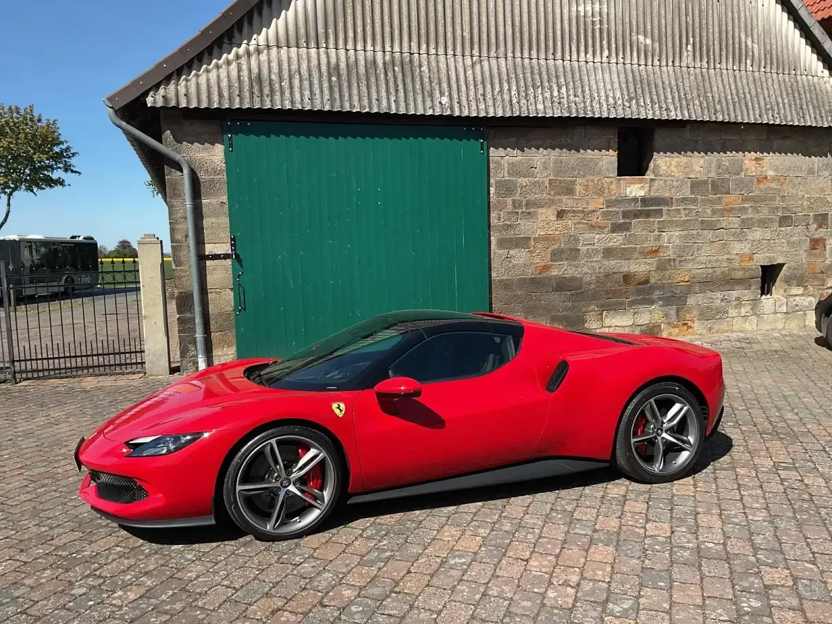 Neu Ferrari 296 830 PS (610 kW) 2025 Rot Cabrio