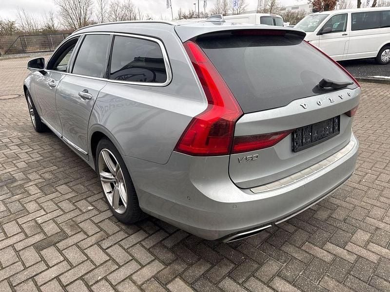 Gebraucht Volvo V90 Inscription 235 PS (172 kW) 2016 Electric silver / metallic Kombi