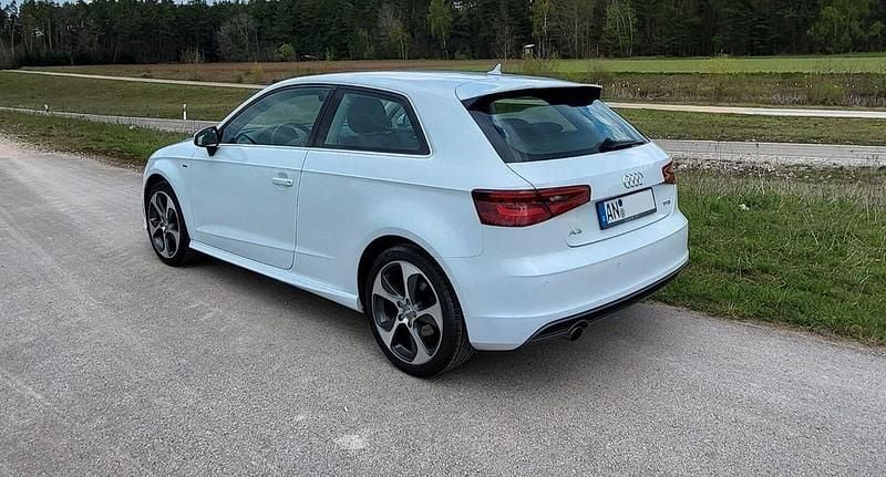 Second-hand Audi A3 Ambiente 110 CP (80 kW) 2015 Alb Berlinǎ