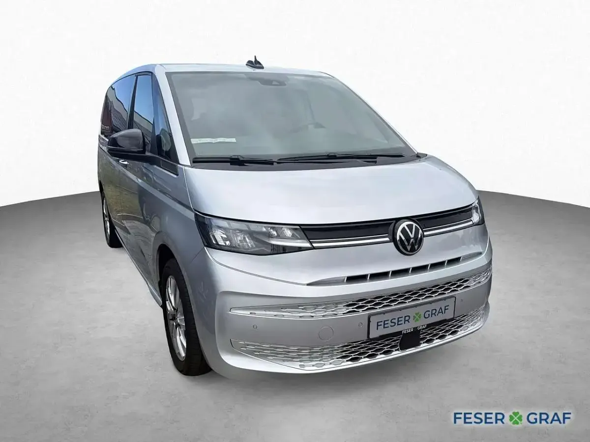 Gebraucht VW Multivan Life 150 PS (110 kW) 2024 Silber Van / Kleinbus