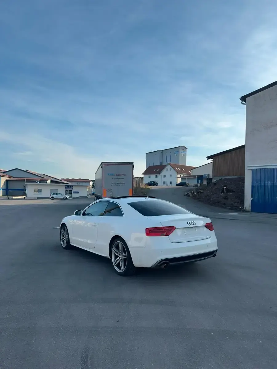 Używany Audi A5 Design 245 KM (180 kW) 2012 Biały Coupe