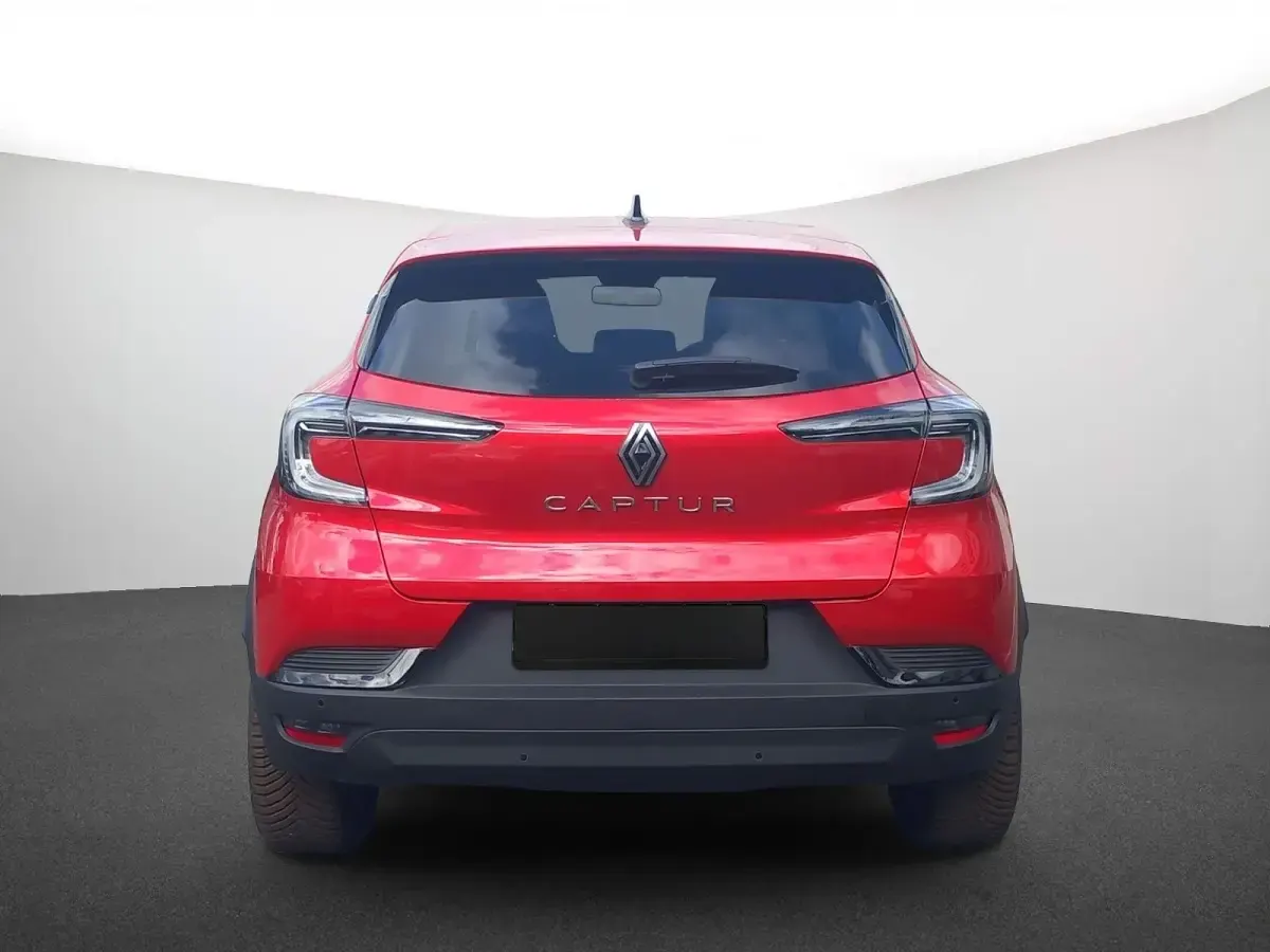 Second-hand Renault Captur Techno 101 CP (74 kW) 2025 Roșu SUV