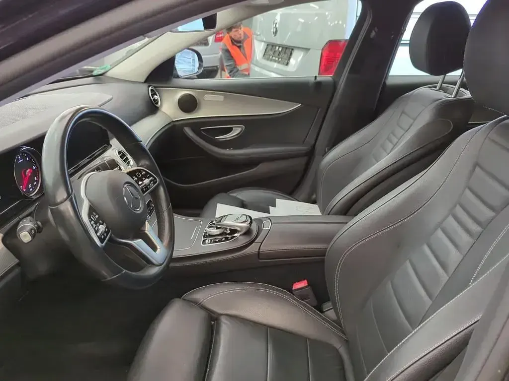 Gebraucht Mercedes E220 194 PS (142 kW) 2018 Blau Limousine