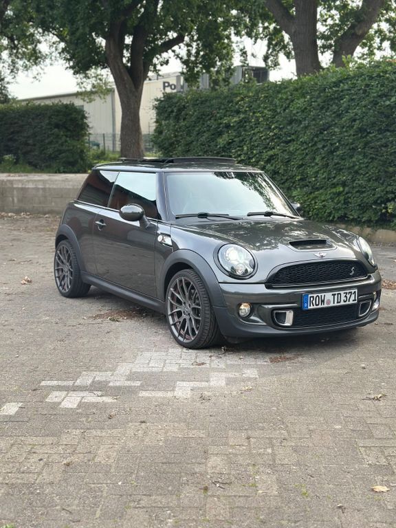 Grau Gebraucht 2011 Mini Cooper S Kleinwagen | 9.799 € (Etwas zu teuer) - Bild 1/4