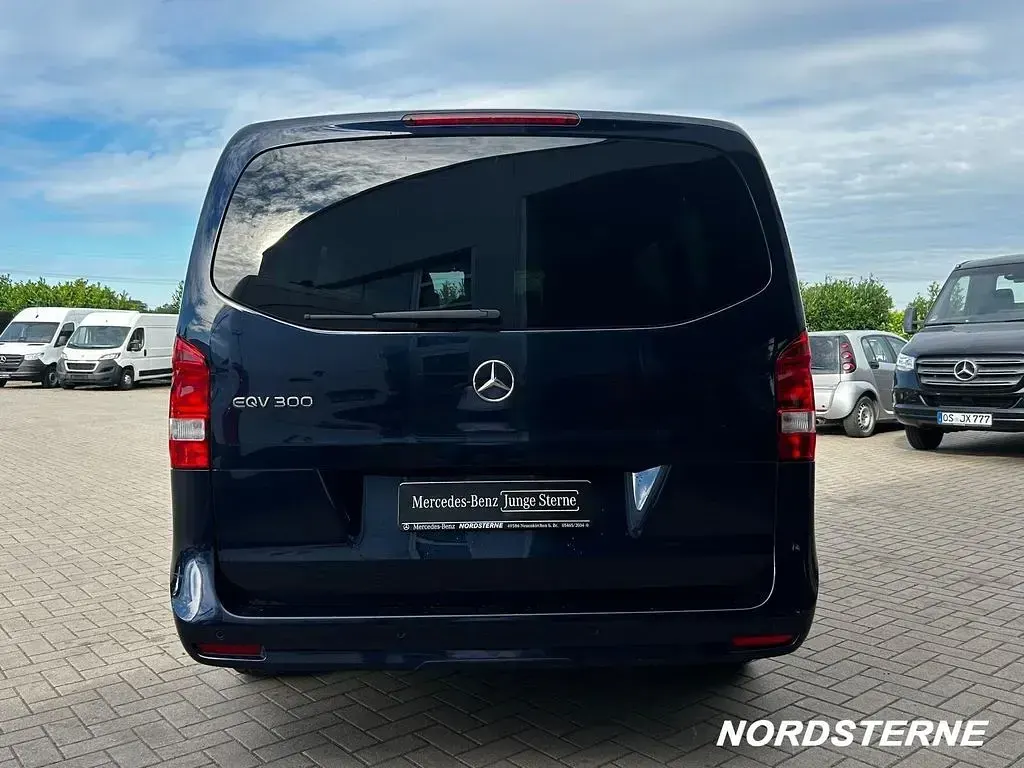 Gebraucht Mercedes EQV300 150 kW (204 PS) 2022 Cavansitblau Van / Kleinbus