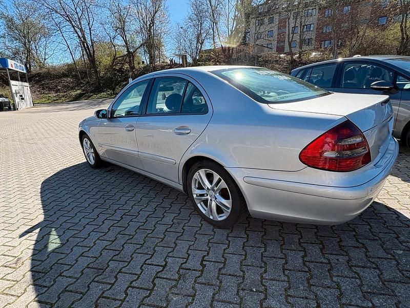 Gebraucht Mercedes E220 150 PS (110 kW) 2005 Limousine