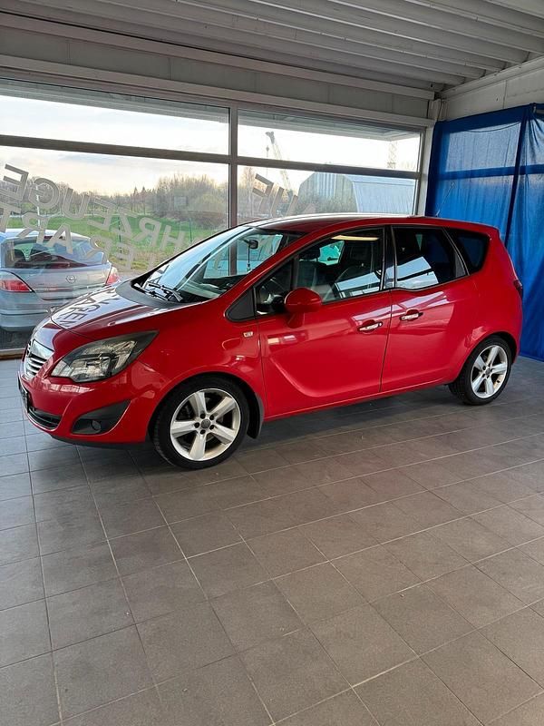 Gebraucht Opel Meriva 101 PS (74 kW) 2011 Rot Van / Kleinbus