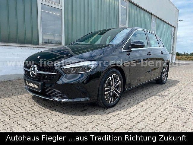 Schwarz Gebraucht 2024 Mercedes B180 Advanced Van / Kleinbus | 31.490 € (Guter Preis) - Bild 1/4