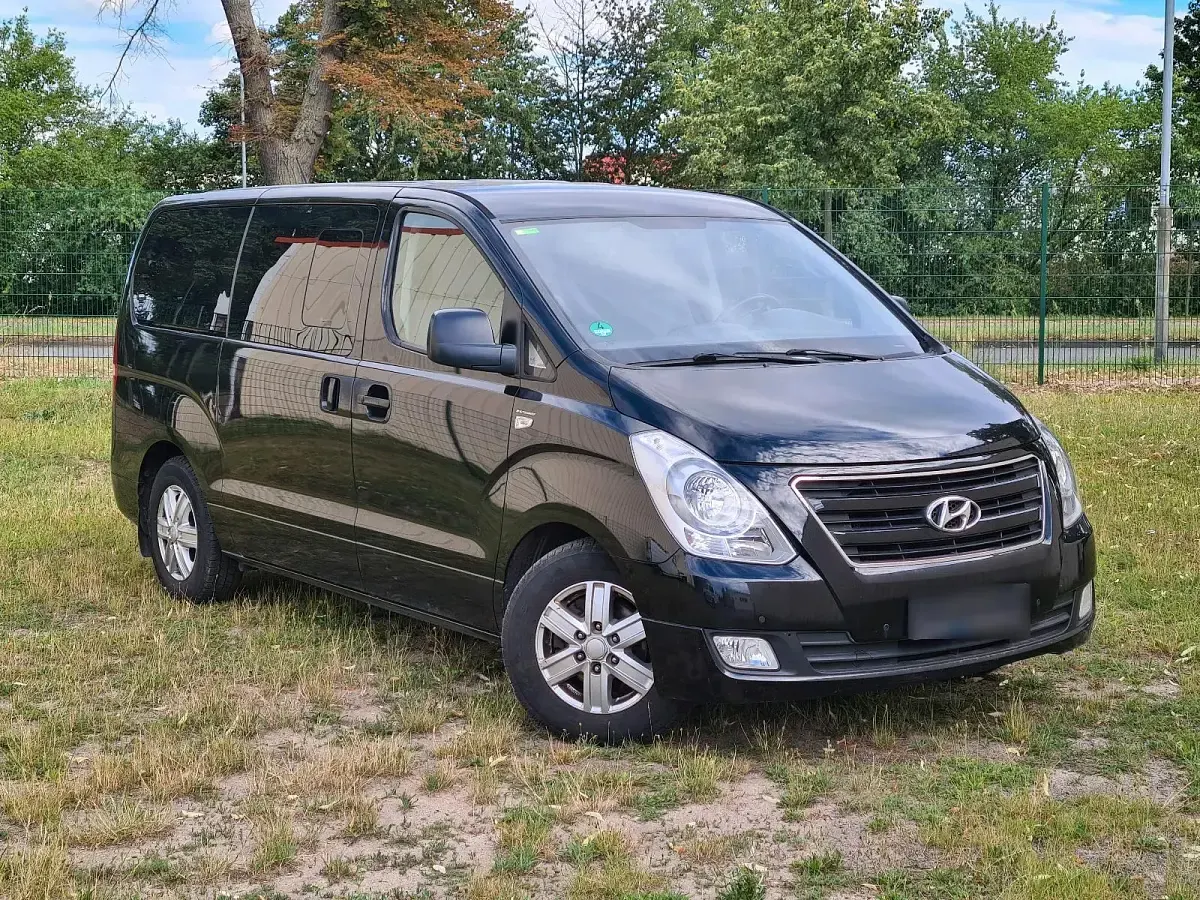 Gebraucht Hyundai H-1 Premium 170 PS (125 kW) 2017 Schwarz Van / Kleinbus