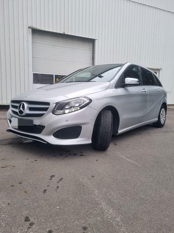 Gebraucht 2016 Mercedes B180 Van / Kleinbus | 11.500 € (Fairer Preis) - Bild 1/4