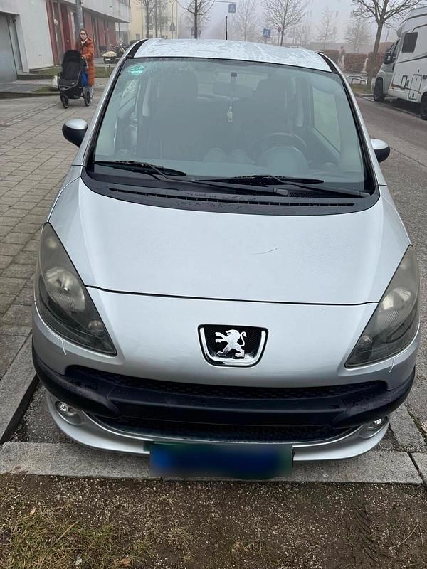 Gebraucht Peugeot 1007 88 PS (64 kW) 2007 Silber Van / Kleinbus