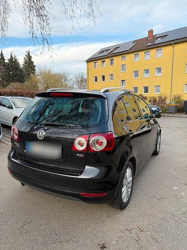 Gebraucht VW Golf VI 105 PS (77 kW) 2011 Schwarz Kleinwagen