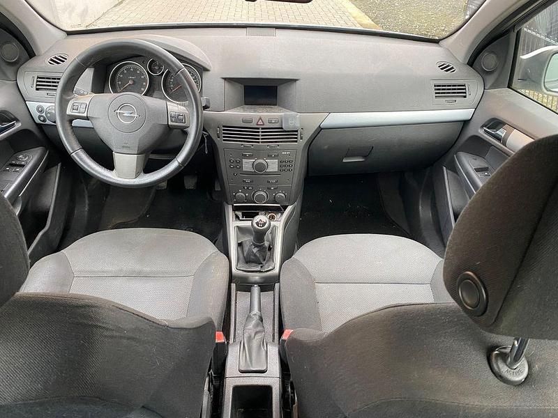 Gebraucht Opel Astra Edition 105 PS (77 kW) 2007 Silber Limousine