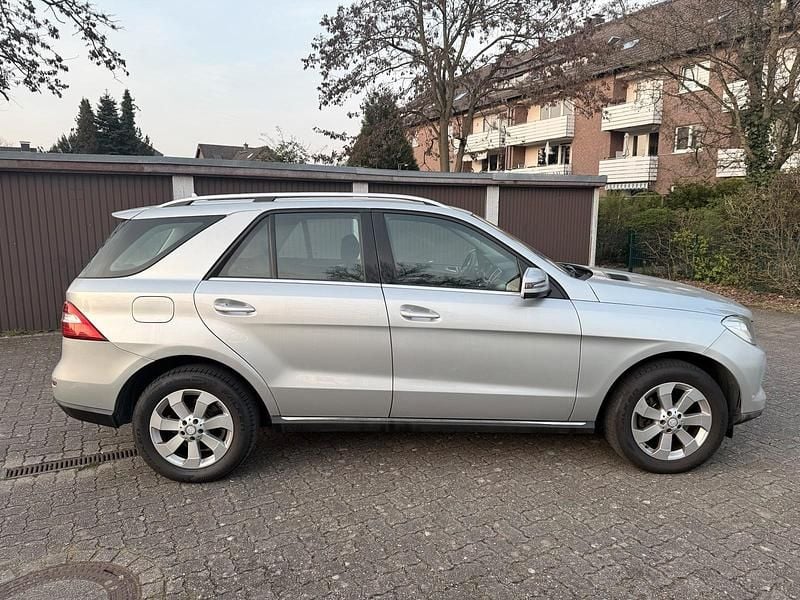 Gebraucht Mercedes ML250 204 PS (150 kW) 2013 Silber SUV