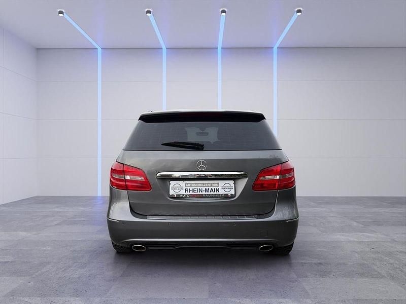 Gebraucht Mercedes B180 109 PS (80 kW) 2013 Grau Van / Kleinbus