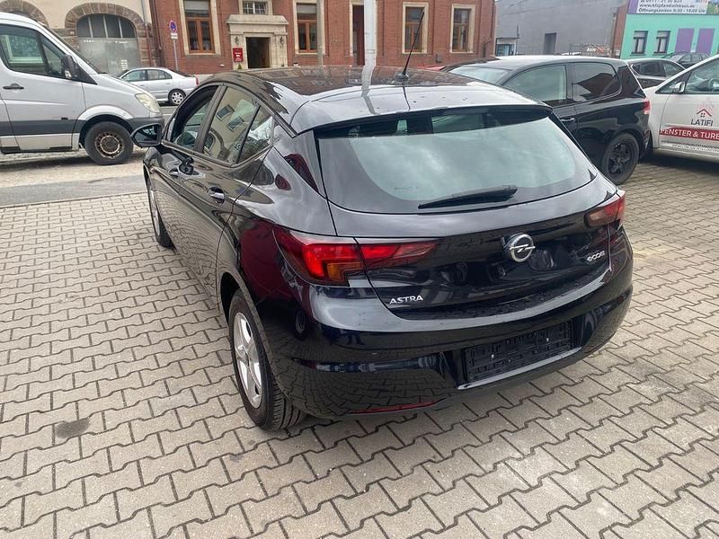 Gebraucht Opel Astra Selection 105 PS (77 kW) 2016 Schwarz Limousine
