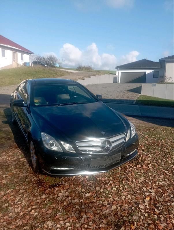 Schwarz Gebraucht 2012 Mercedes E250 Coupé | 13.500 € - Bild 1/4