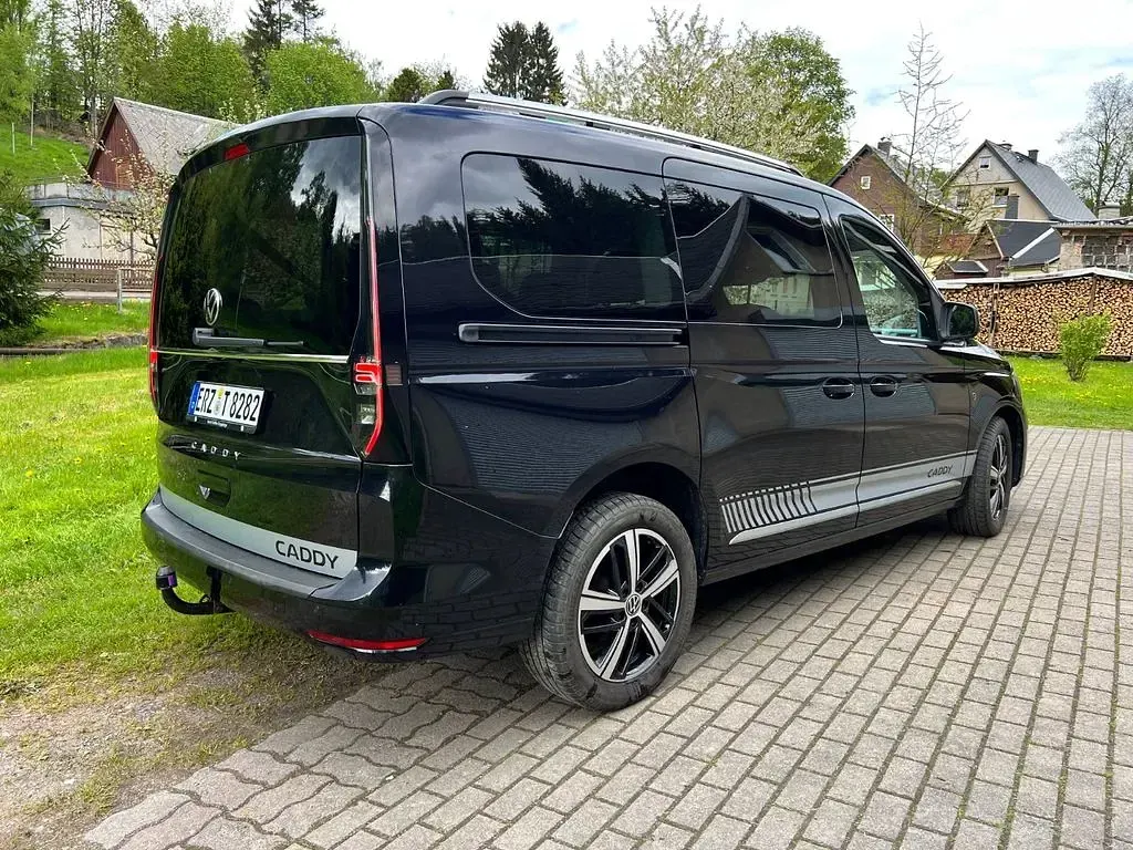 Używany VW Caddy Maxi Style 114 KM (83 kW) 2021 Czarny Minivan