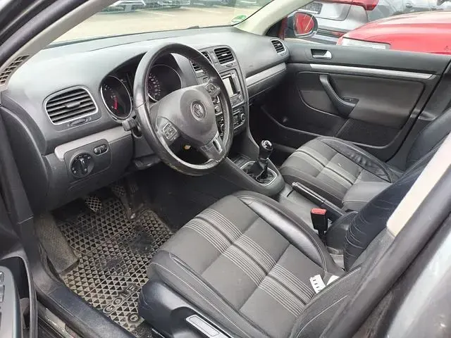 Gebraucht VW Golf VII Trendline 140 PS (102 kW) 2013 Platinum grey metallic (metallic) Kombi