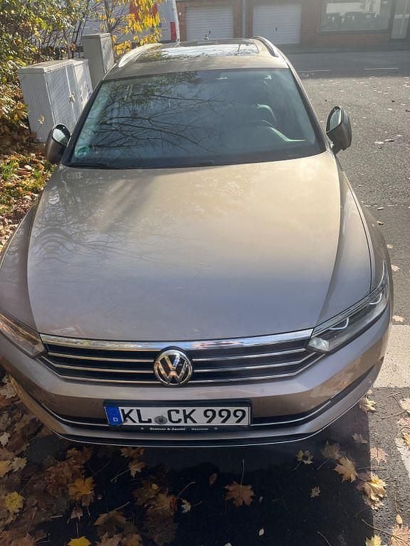 Gold Gebraucht 2016 VW Passat Highline Kombi | 16.000 € (Superpreis) - Bild 1/4