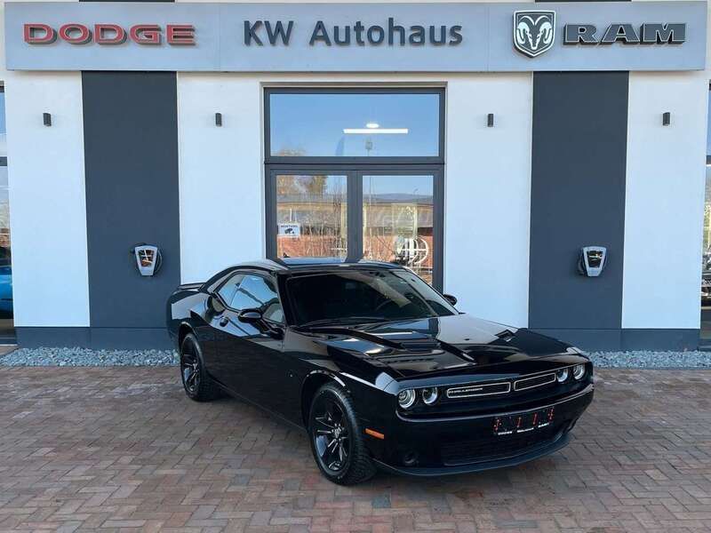 Pitch black Gebraucht 2023 Dodge Challenger SXT Coupé | 34.999 € (Etwas zu teuer) - Bild 1/4
