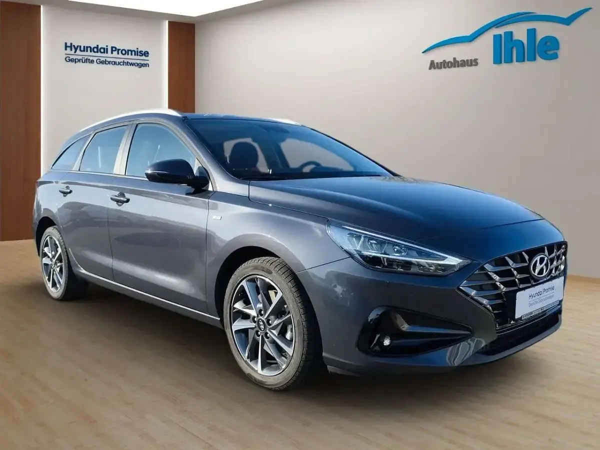 Gebraucht Hyundai i30 Trend 120 PS (88 kW) 2024 Dark knight Kombi