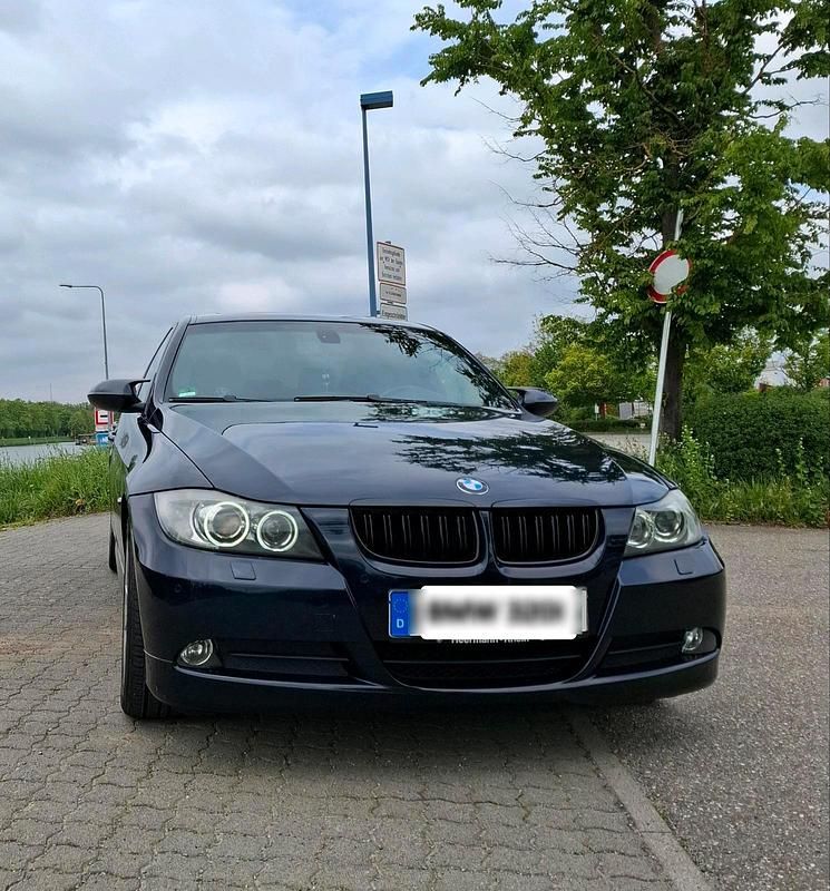 Gebraucht BMW 320 170 PS (125 kW) 2008 Blau Limousine