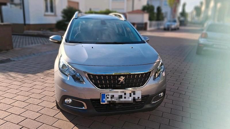 Silber Gebraucht 2018 Peugeot 2008 SUV | 6.900 € (Guter Preis) - Bild 1/4