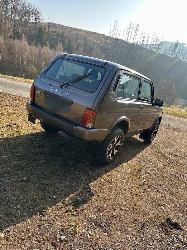 Gebraucht Lada Urban 83 PS (61 kW) 2023 Braun SUV